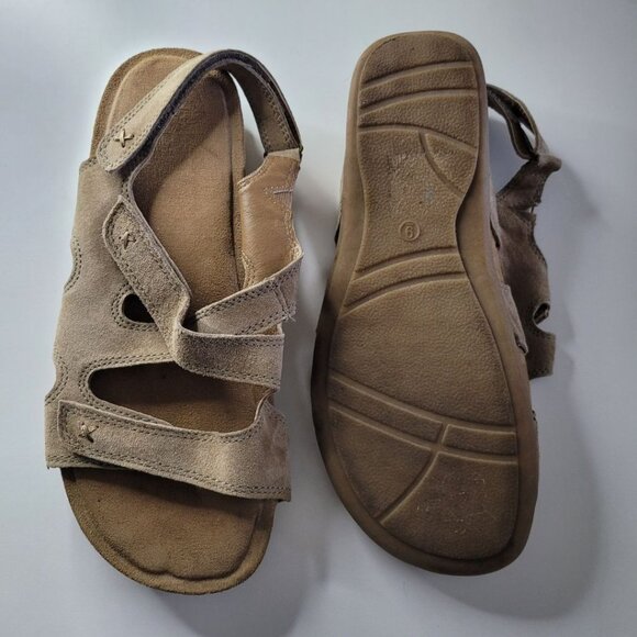 Cobbie Cuddlers Sandals Adjustable Strap Short Wedge Brown Suade Womens 9 - Picture 2 of 11